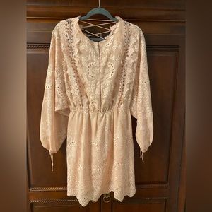 Few Moda blush pink long sleeve lace dress with peekaboo back size Large.